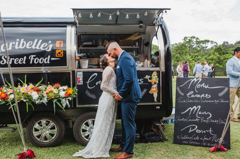 ODJAZDOWA ATRAKCJA, CZYLI FOOD TRUCKI WESELNE