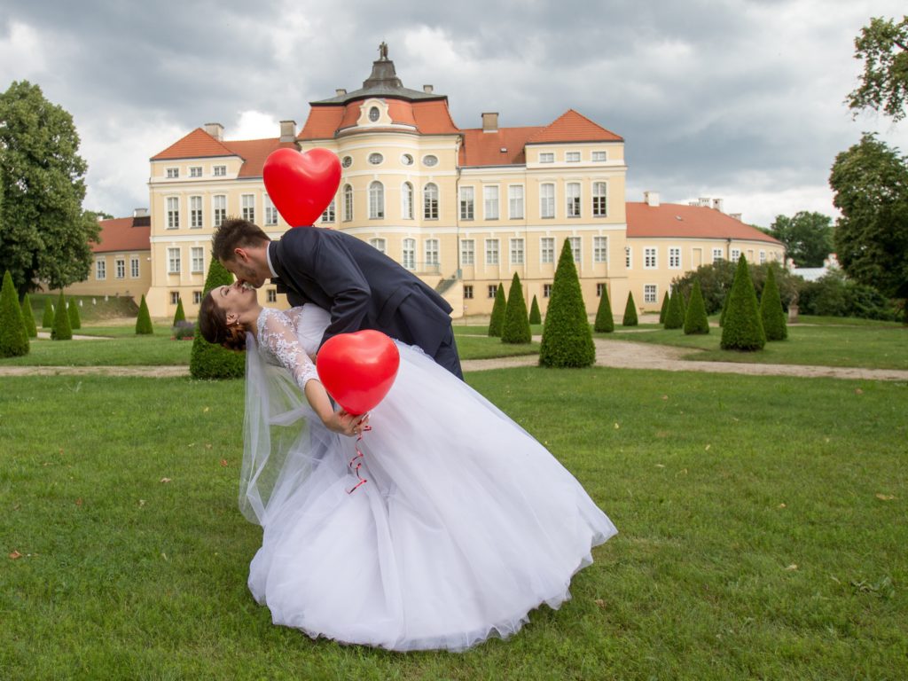 ZAMKI I PAŁACE JAKO ROMANTYCZNE TŁO PLENERÓW ŚLUBNYCH (zdjęcie 5)