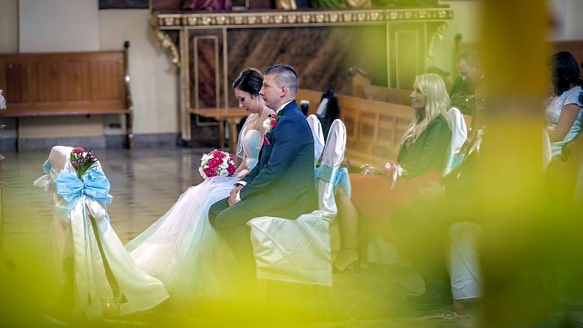 PRAKTYCZNY PORADNIK NA UDANE ZDJĘCIA ŚLUBNE Z KOŚCIOŁA (zdjęcie 9)