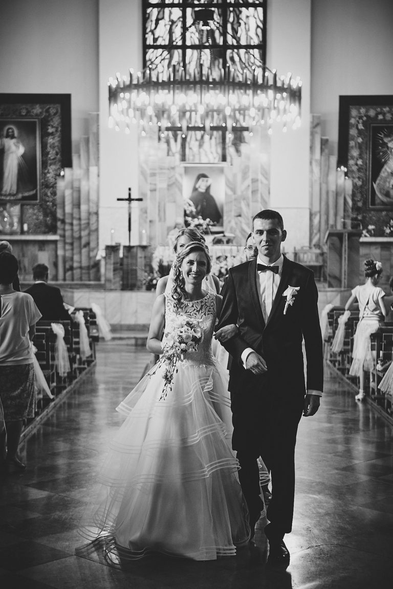 PRAKTYCZNY PORADNIK NA UDANE ZDJĘCIA ŚLUBNE Z KOŚCIOŁA (zdjęcie 16)