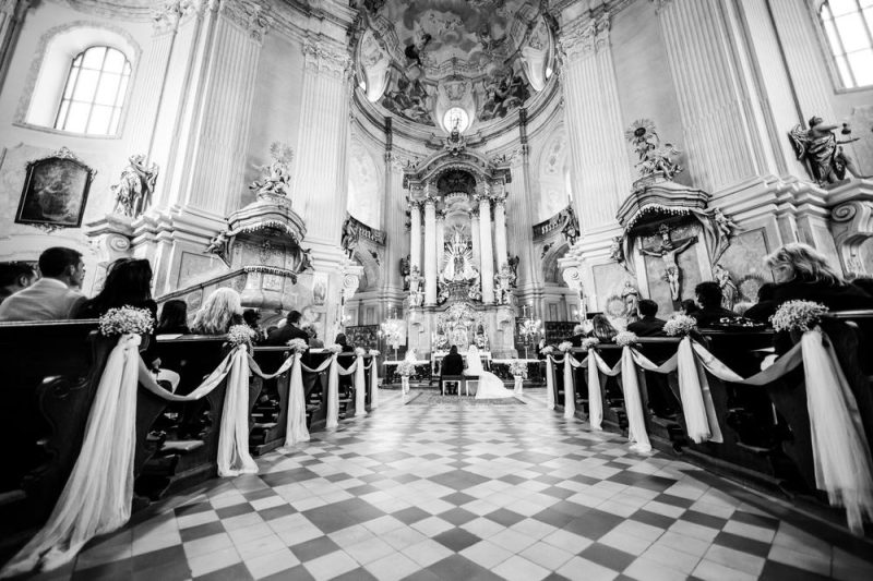 PRAKTYCZNY PORADNIK NA UDANE ZDJĘCIA ŚLUBNE Z KOŚCIOŁA